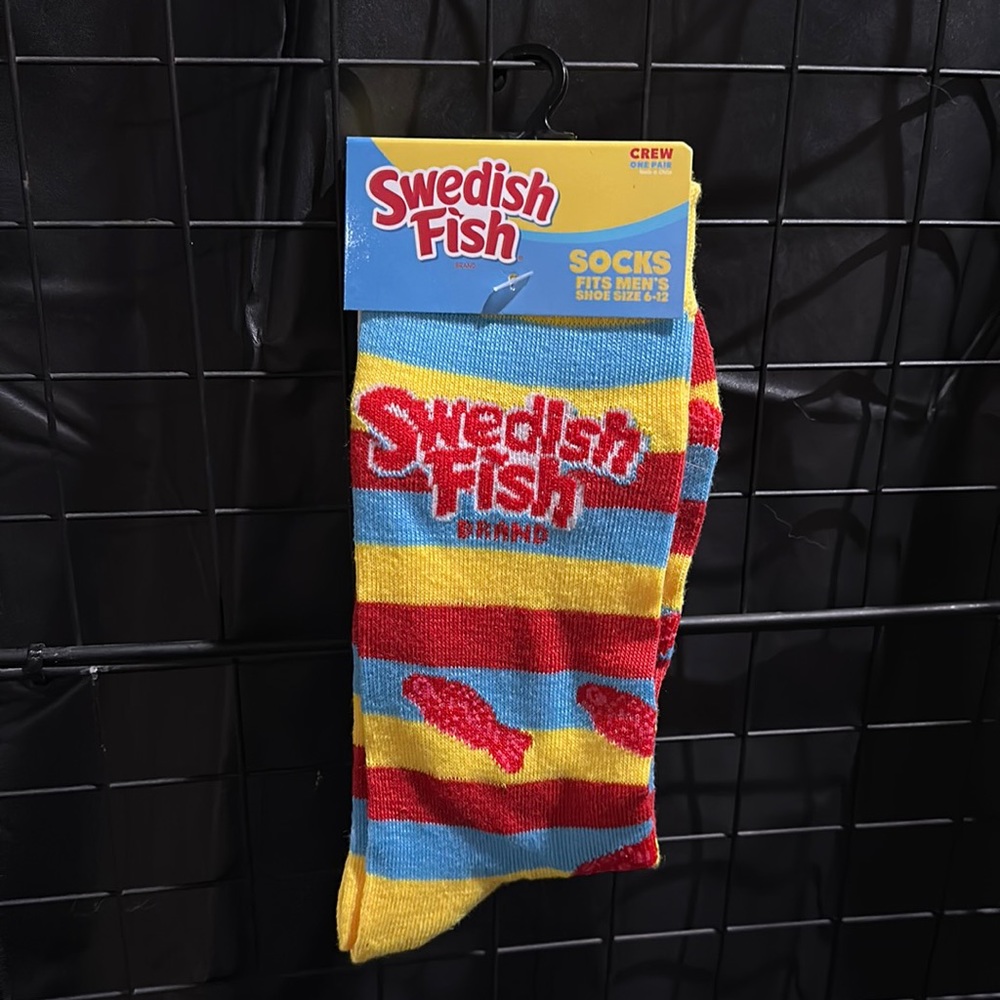 NWT Swedish Fish Men’s one pair socks size 6-12 crew